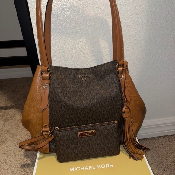 Michael Kors Bag and wallet - Picture 1 of 3